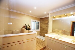 Spa - Villa Magnolia  - Large house with pool (Mataró)