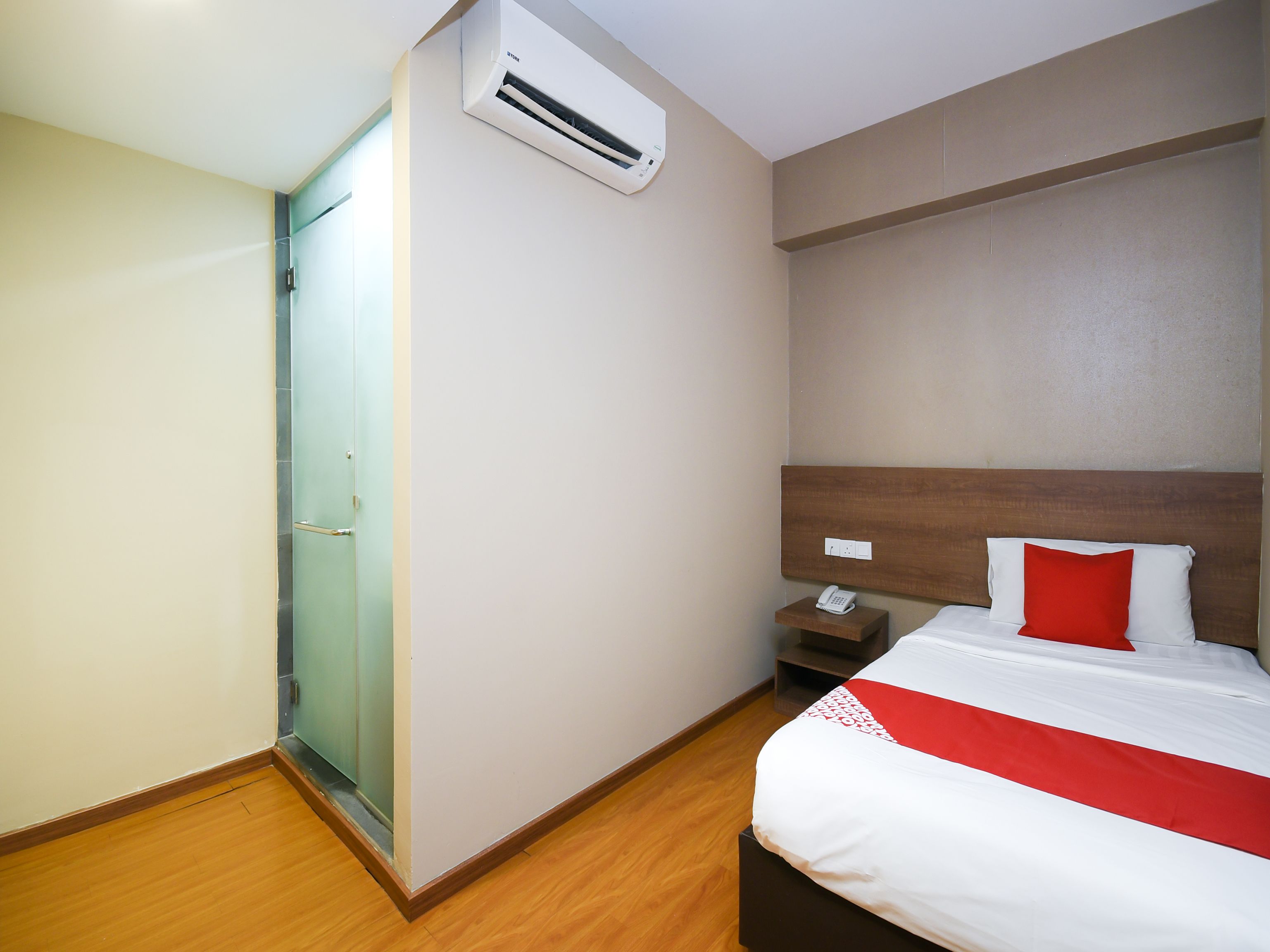 standard single room | desk, free wifi, bed sheets
