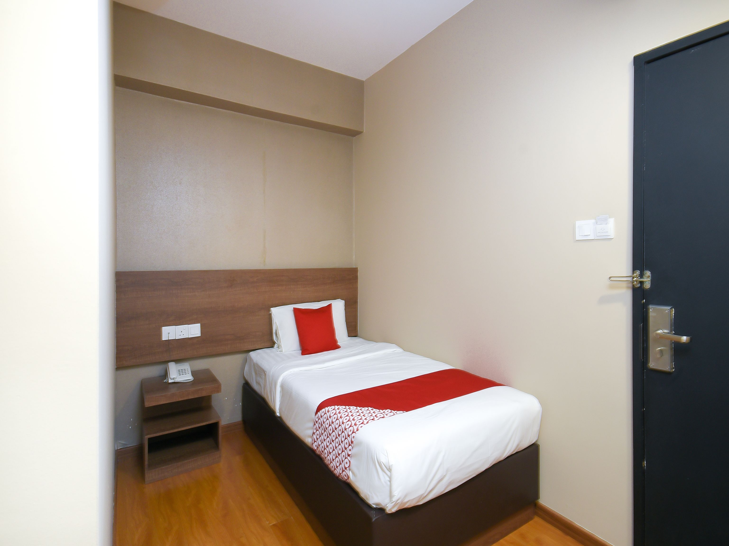 standard single room | desk, free wifi, bed sheets