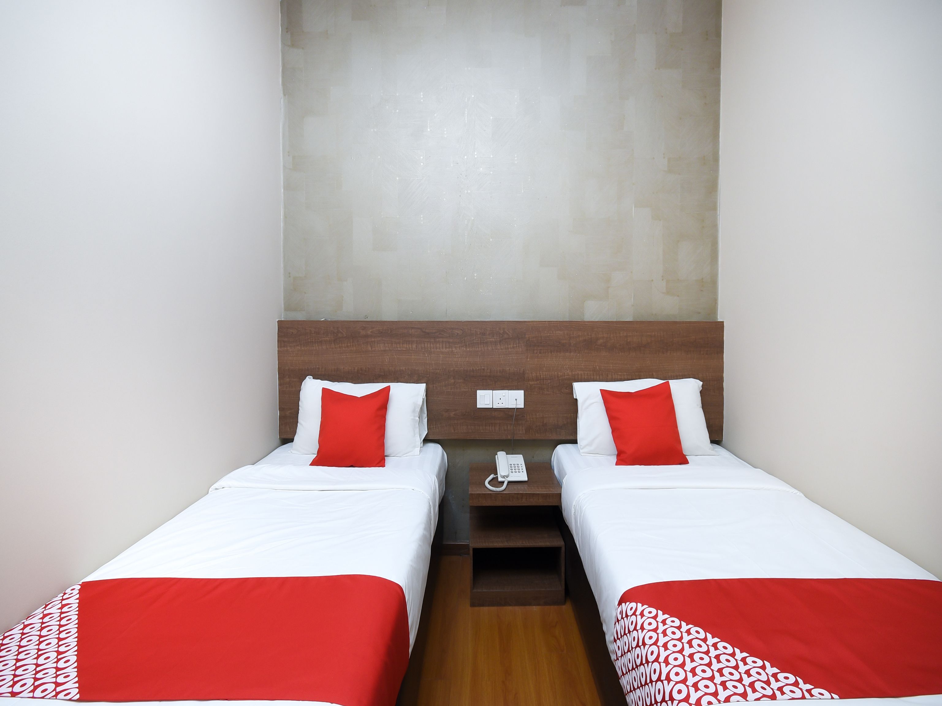 standard twin room | desk, free wifi, bed sheets