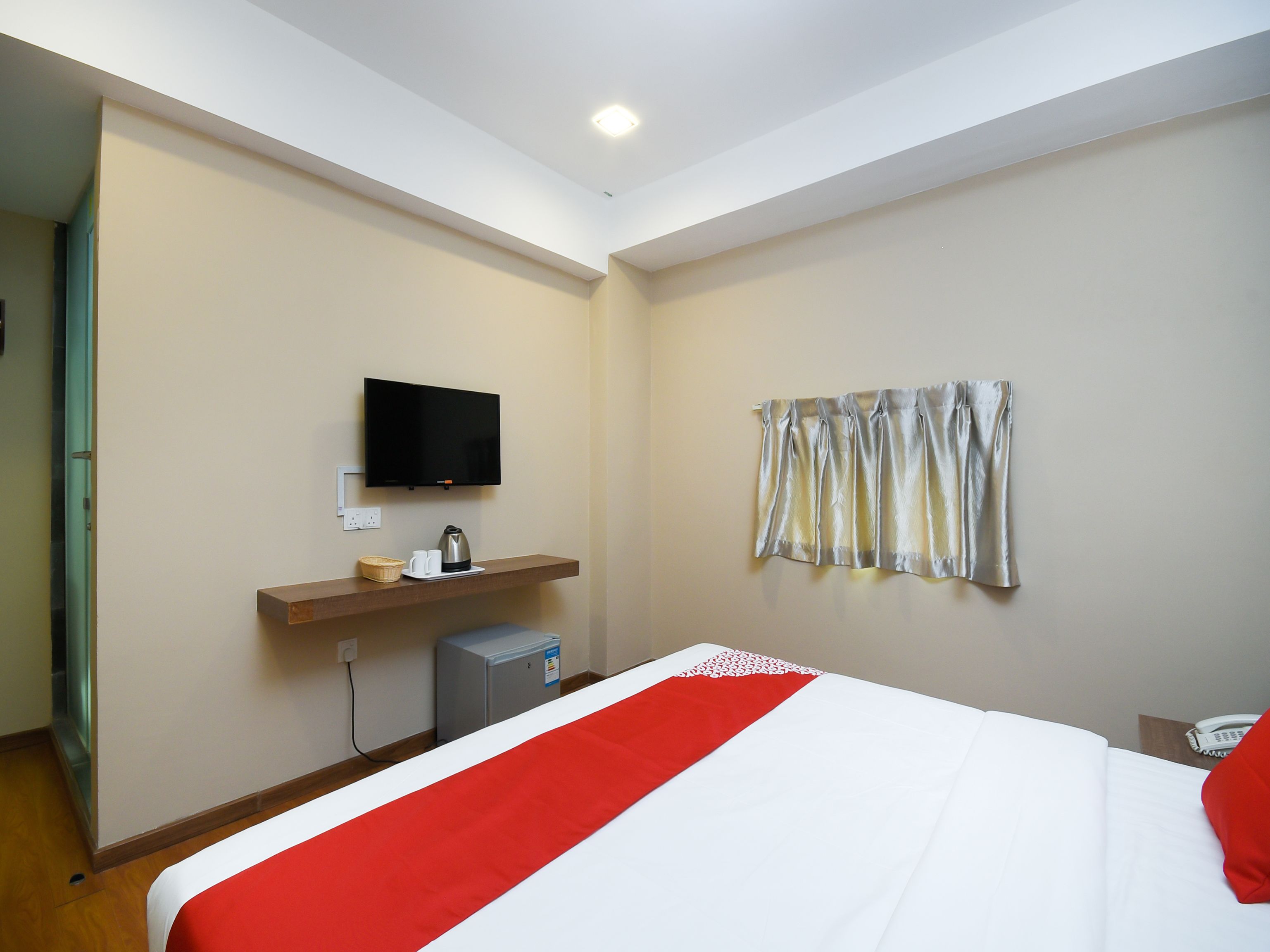 deluxe double room, 1 king bed | desk, free wifi, bed sheets