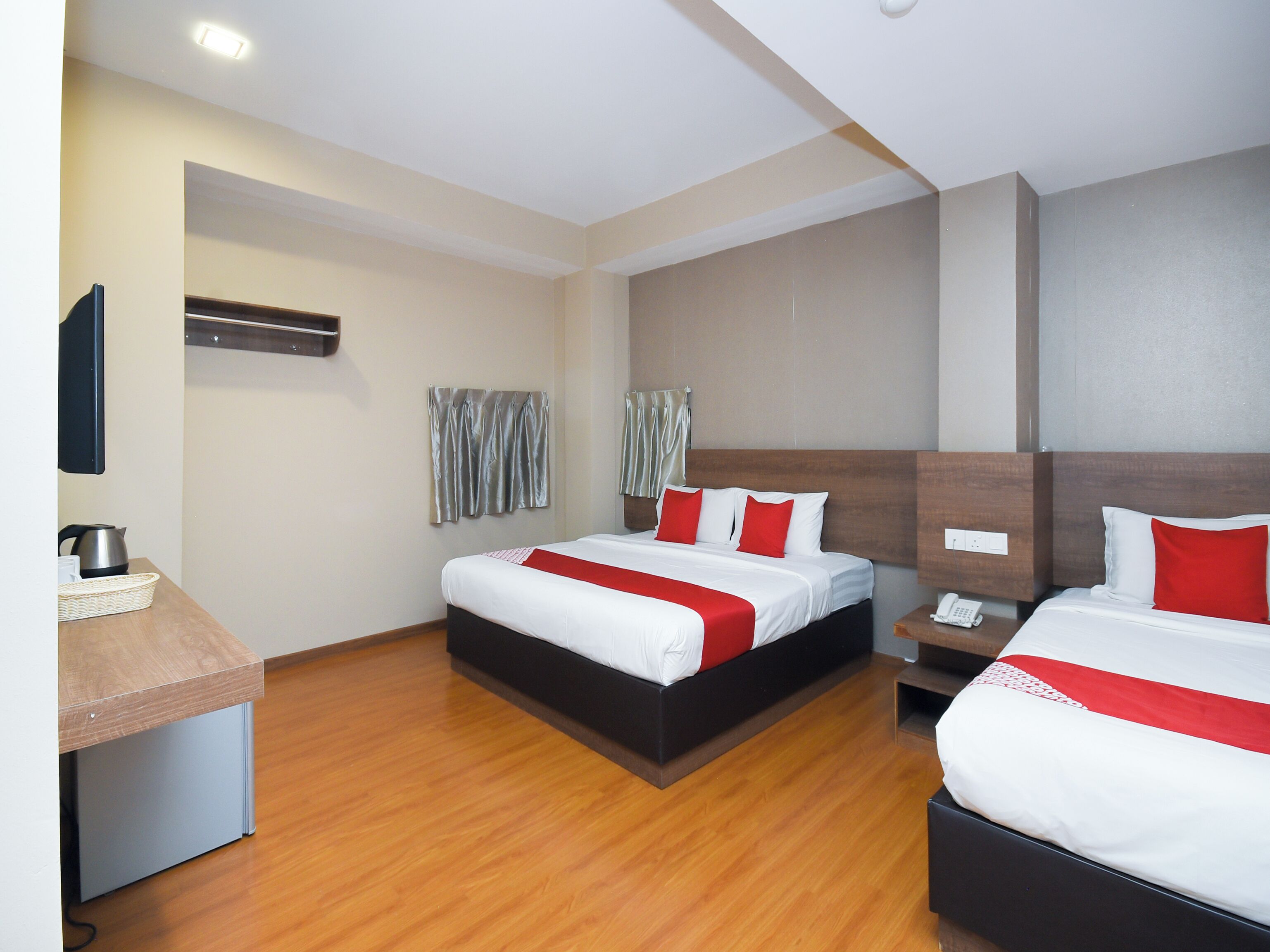 Desk, WiFi (free), bed sheets