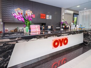 Reception - Hotel O Hong Kong Suites (Miri)