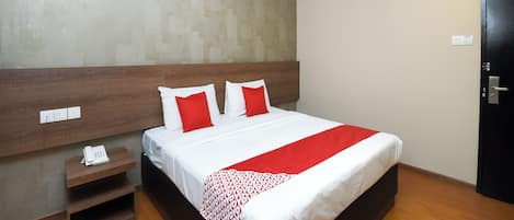 Deluxe Double Room, 1 King Bed | Desk, free WiFi, bed sheets