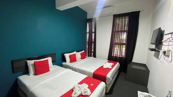 مساحة عمل للكمبيوتر المحمول وواي فاي مجانًا وملاءات أسرّة