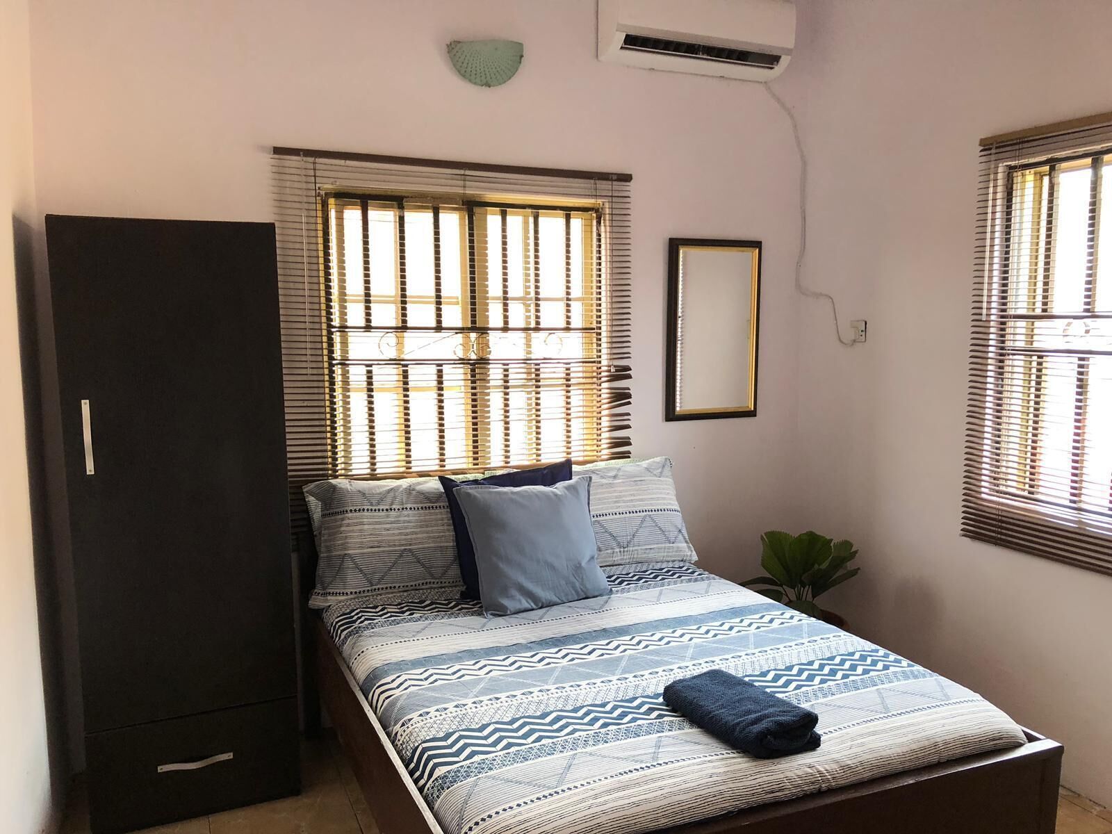 2 makuuhuonetta, silitysrauta/-lauta, Wi-Fi, vuodevaatteet