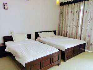Triple Room | Desk, free WiFi, bed sheets - Farasha Spa Hotel (Da Nang)