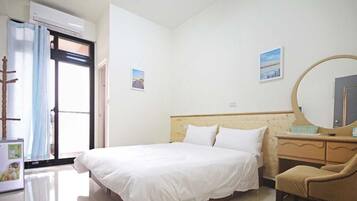 Standard-herbergi með tvíbreiðu rúmi | Skrifborð, myrkratjöld/-gardínur, hljóðeinangrun