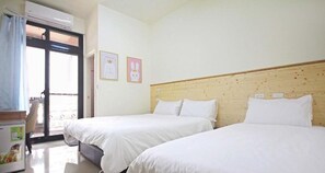 Standard Triple Room | Desk, blackout drapes, soundproofing, free WiFi - Haifeng B&B (Jincheng)