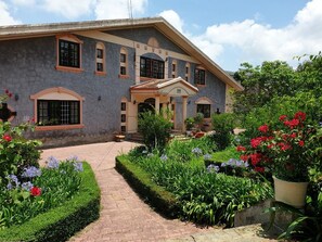 Garden - Duong Sat Hotel (Lam Vien - Da Lat)