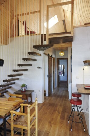 Interior - Garden, fireplace, barbecue, heating, attic. In the skirt of the Urbion (Covaleda (Soria))