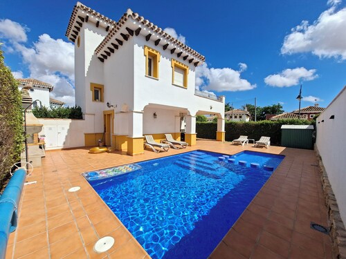 Villa With private pool, Air Con and WiFi on an 18 hole secure golf course.