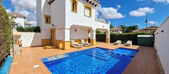 Villa With private pool, Air Con and WiFi on an 18 hole secure golf course.