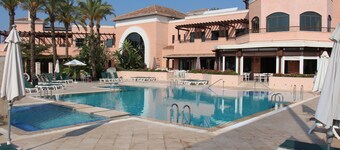 Villa med basseng og klimaanlegg