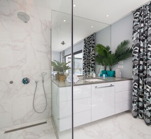 Hair dryer, towels - Luxury Villa Riva with Infinity Pool (Okrug Gornji)