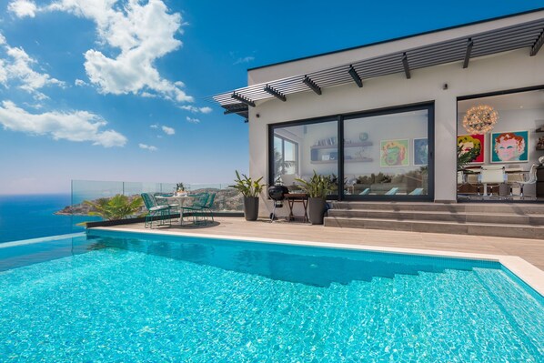 Pool - Luxury Villa Riva with Infinity Pool (Okrug Gornji)