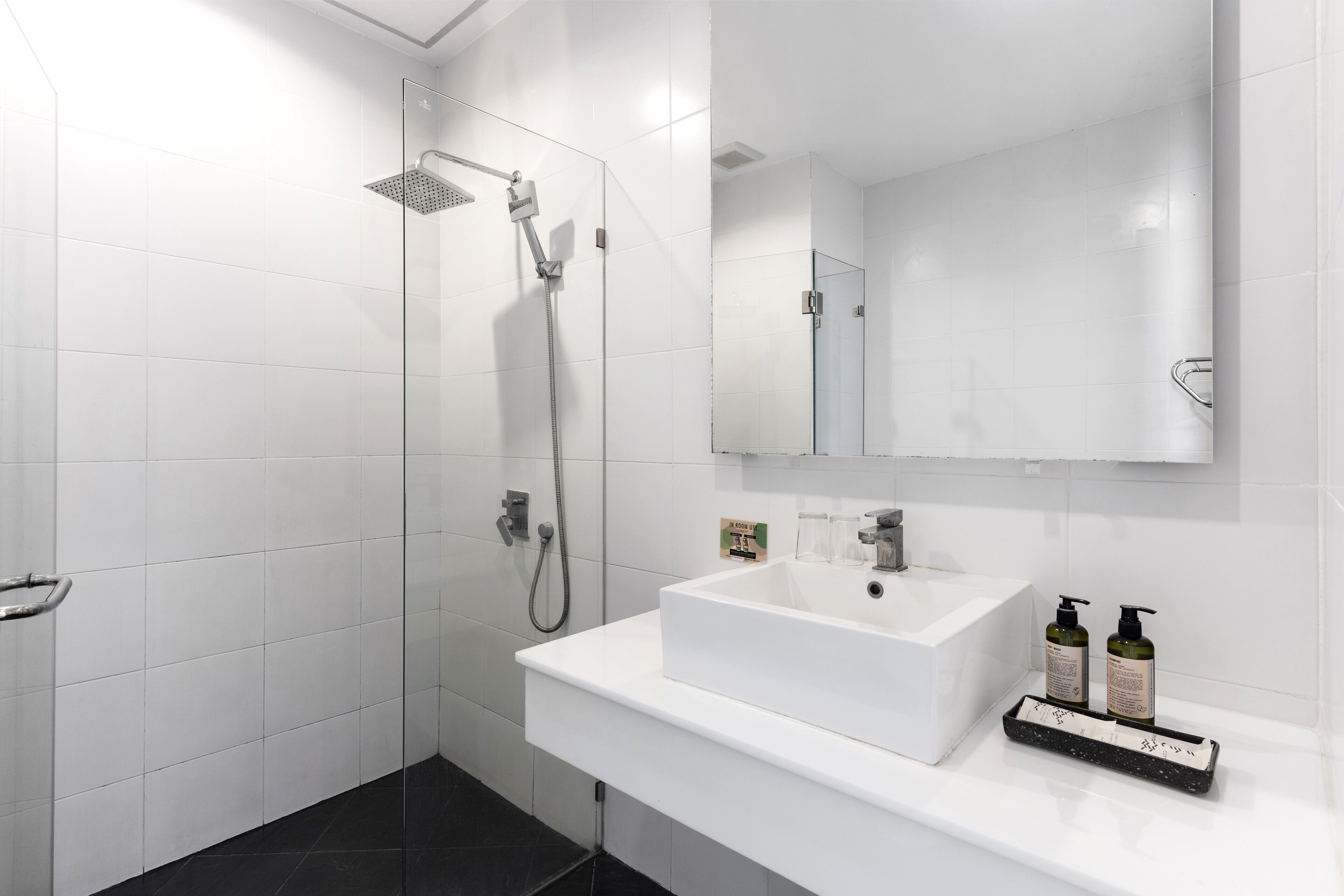 shower, rainfall showerhead, free toiletries, hair dryer