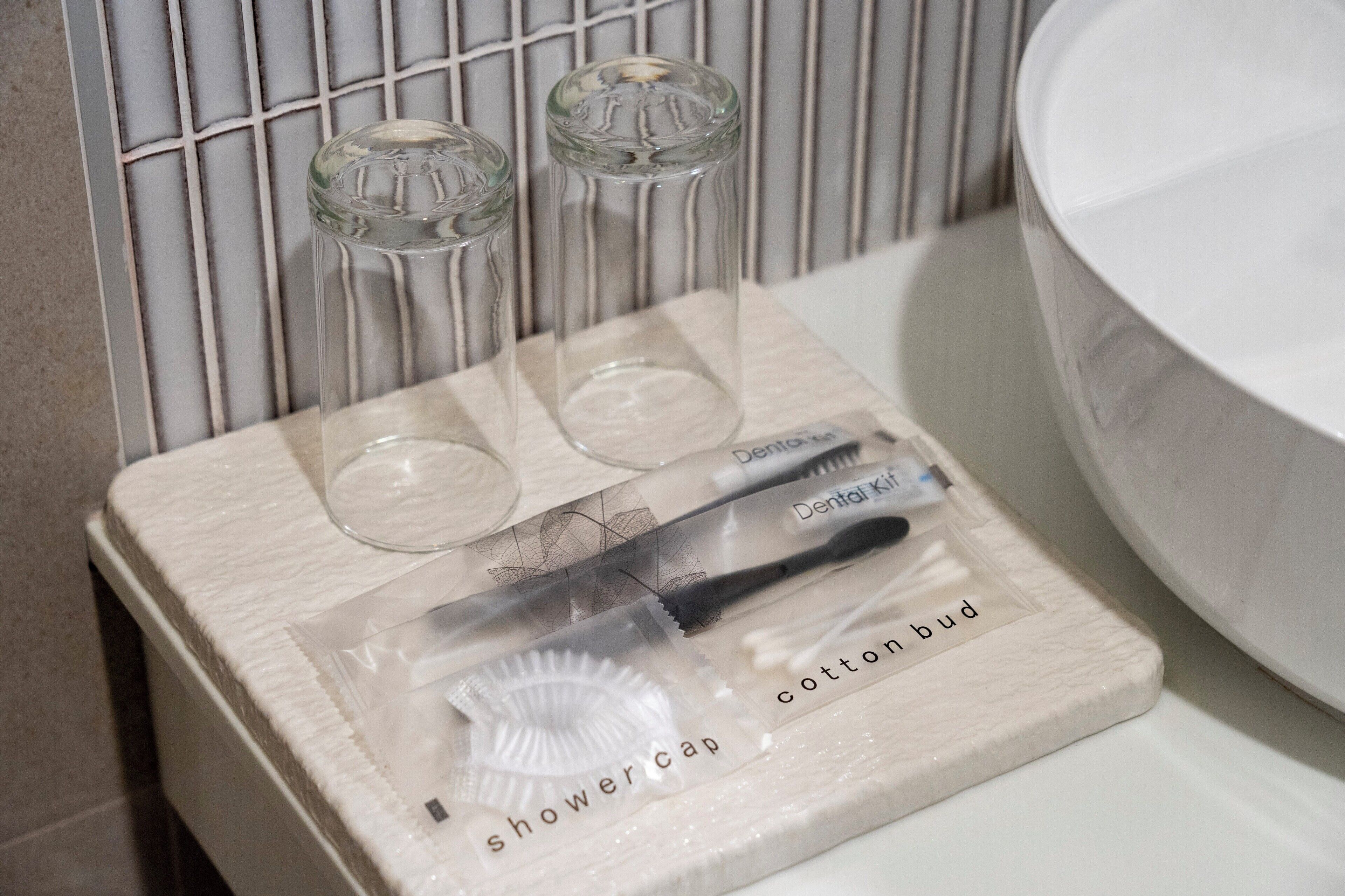 shower, rainfall showerhead, free toiletries, hair dryer