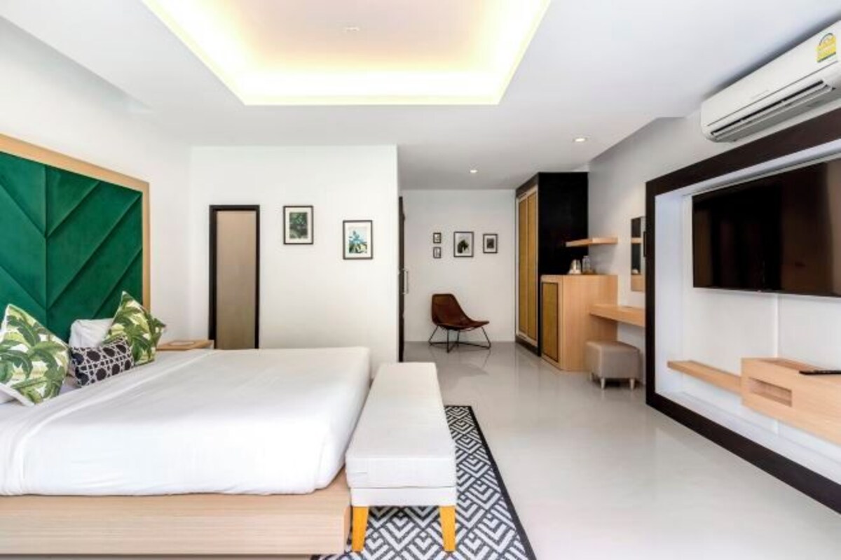 1 bedroom, in-room safe, desk, laptop workspace