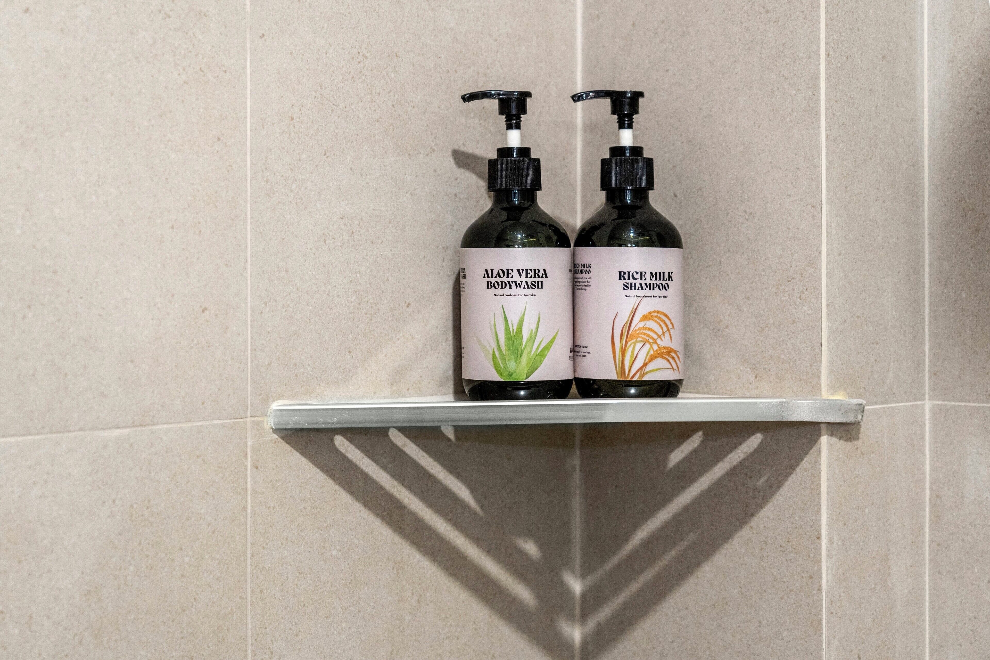 shower, rainfall showerhead, free toiletries, hair dryer