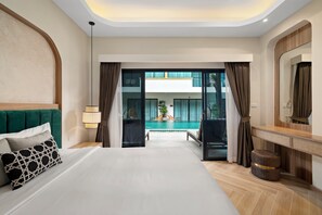 Deluxe Room, 1 King Bed, Pool Access