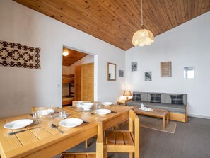 Dining - Jettay Aigle 17 by Interhome (Les Menuires)