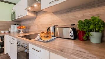 Kühlschrank, Mikrowelle, Ofen, Geschirrspüler