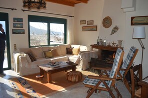 TV, fireplace, DVD player, music library