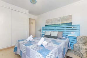 2 slaapkamers, een strijkplank/strijkijzer, reisbedje, gratis wifi