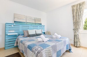 2 slaapkamers, een strijkplank/strijkijzer, gratis wifi, beddengoed