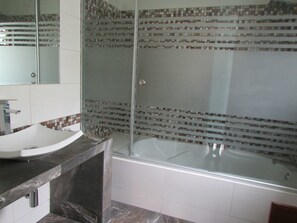 Free toiletries, towels, soap, shampoo - Posada Sumaq Wasi (Lima)