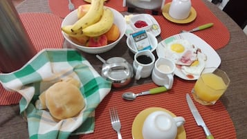 Free daily English breakfast