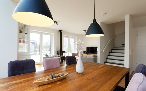 Child-friendly "Traumhuus", e-charging station at the house, handcart, close to the beach