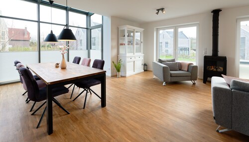 Kinderfreundliches "Traumhuus", E-Ladestaion am Haus, Bollerwagen, nah am Strand