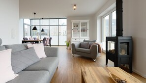 Smart-tv, pejs, videospil, dvd-afspiller