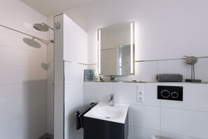 Bañera, secador de pelo