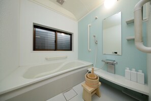 Traditional-Haus (Private Vacation Home) | Dusche im Bad