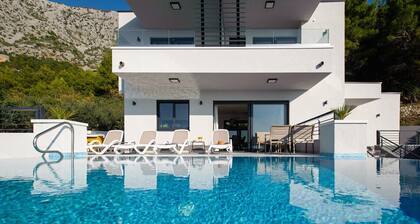 ctpo285 - Uusi rakennettu huvila, jossa on lämmitetty uima-allas lähellä rantaa 6 + 2 hengelle Makarska-Živogošcessa