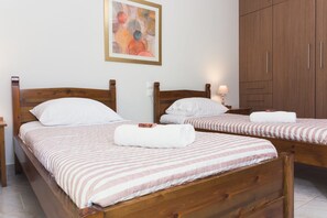 2 bedrooms, laptop workspace, soundproofing, iron/ironing board