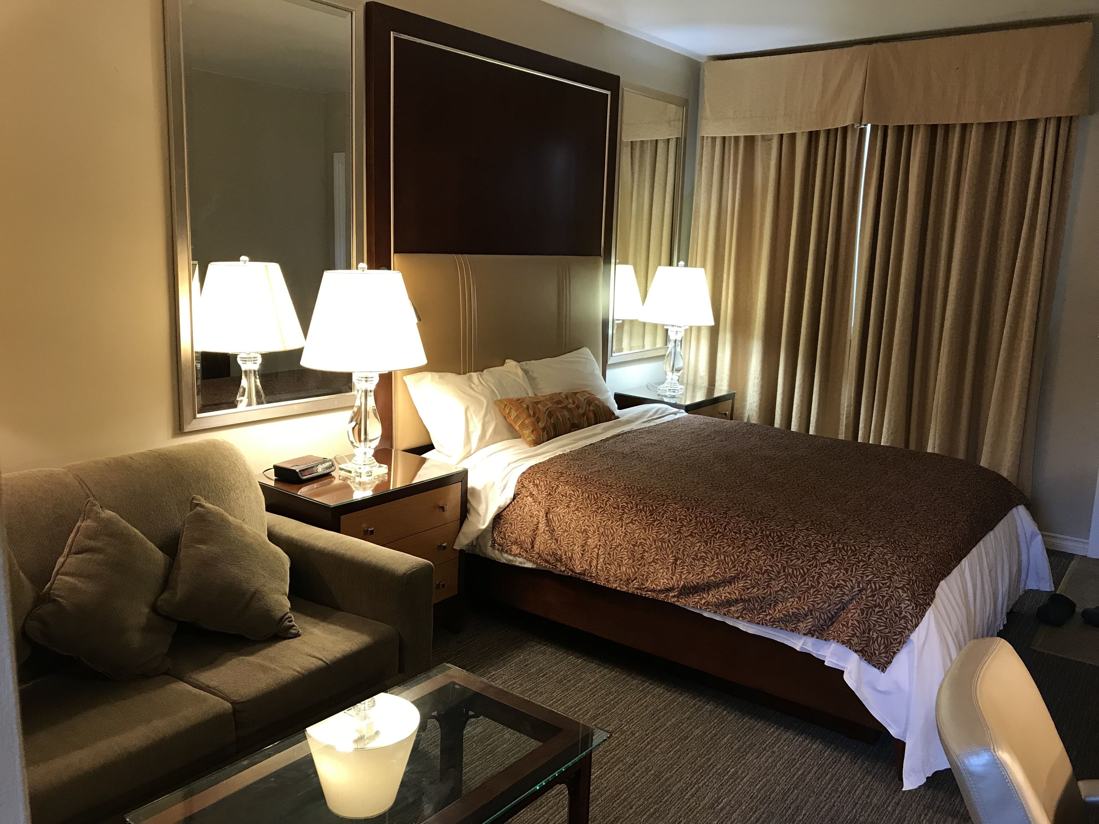 Standard Room, 1 Queen Bed | Desk, blackout drapes, iron/ironing board, free WiFi