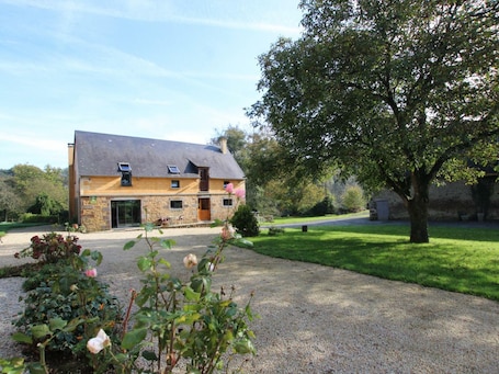 Exterior. Bright cottage with private garden, near Mont Saint-Michel, pets allowed