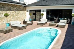 Outdoor pool, a heated pool