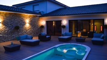 Piscine extérieure, piscine chauffée