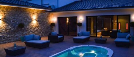 Piscine extérieure, piscine chauffée