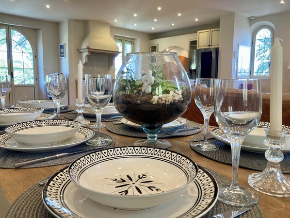 Dining - Villa 5*, beach at 500m, A/C, centre at 15min, garden with bbq (Antibes)