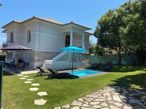 Pool - Villa 5*, beach at 500m, A/C, centre at 15min, garden with bbq (Antibes)