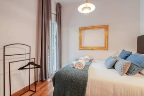 1 slaapkamer, een strijkplank/strijkijzer, gratis wifi, beddengoed