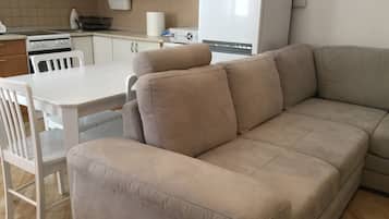 Apartamento, 2 habitaciones | Cocina privada | Frigorífico grande, microondas, horno y placa de cocina