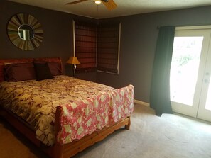 4 bedrooms, iron/ironing board, WiFi, bed sheets - Your slice of heaven in Blacksburg (Blacksburg)