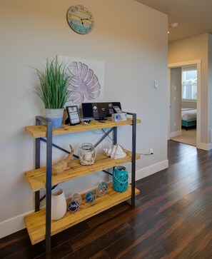 Interior - Willowbridge Cottage - Oyhut Bay Seaside Village (Ocean Shores)